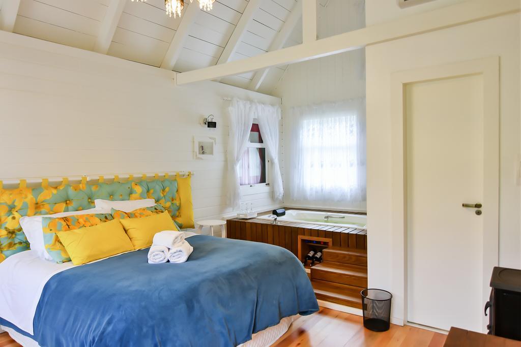 Corvo Branco Estalagem Hotel อูรูบิซิ ภายนอก รูปภาพ