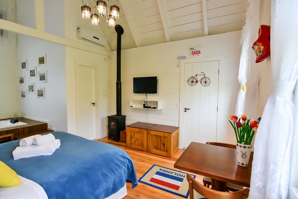 Corvo Branco Estalagem Hotel อูรูบิซิ ภายนอก รูปภาพ