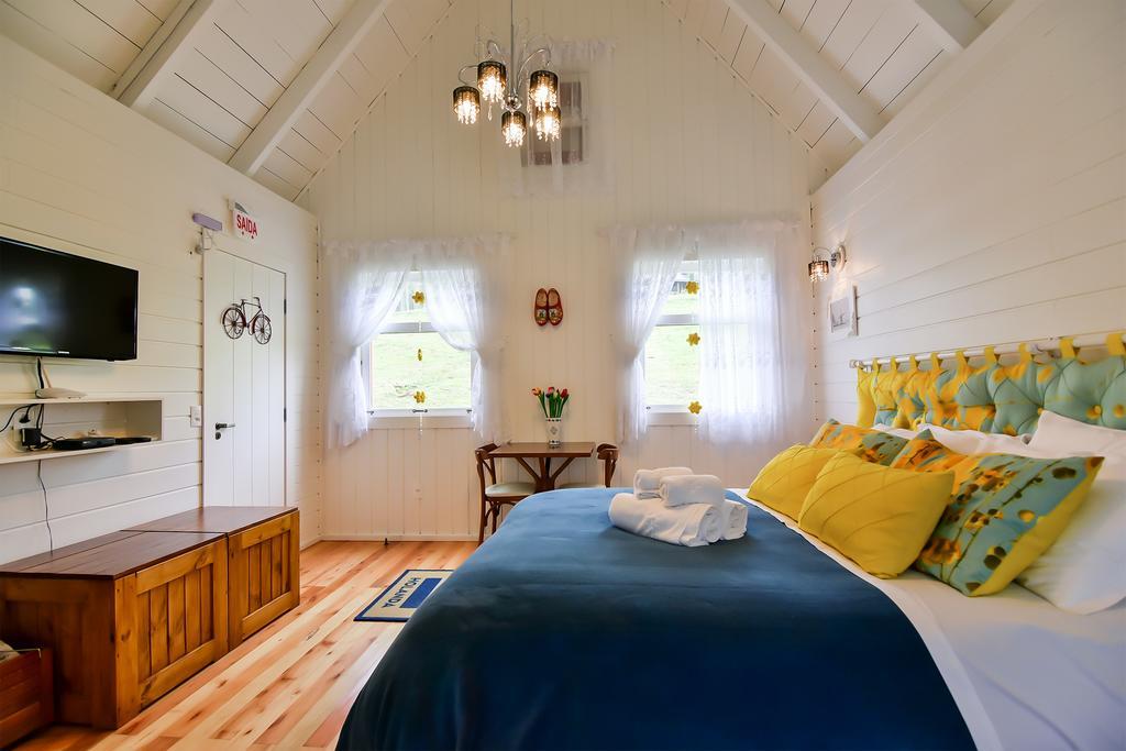 Corvo Branco Estalagem Hotel อูรูบิซิ ภายนอก รูปภาพ