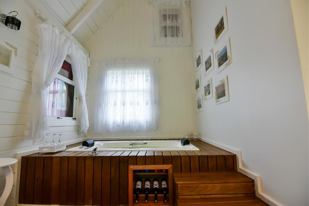 Corvo Branco Estalagem Hotel อูรูบิซิ ภายนอก รูปภาพ